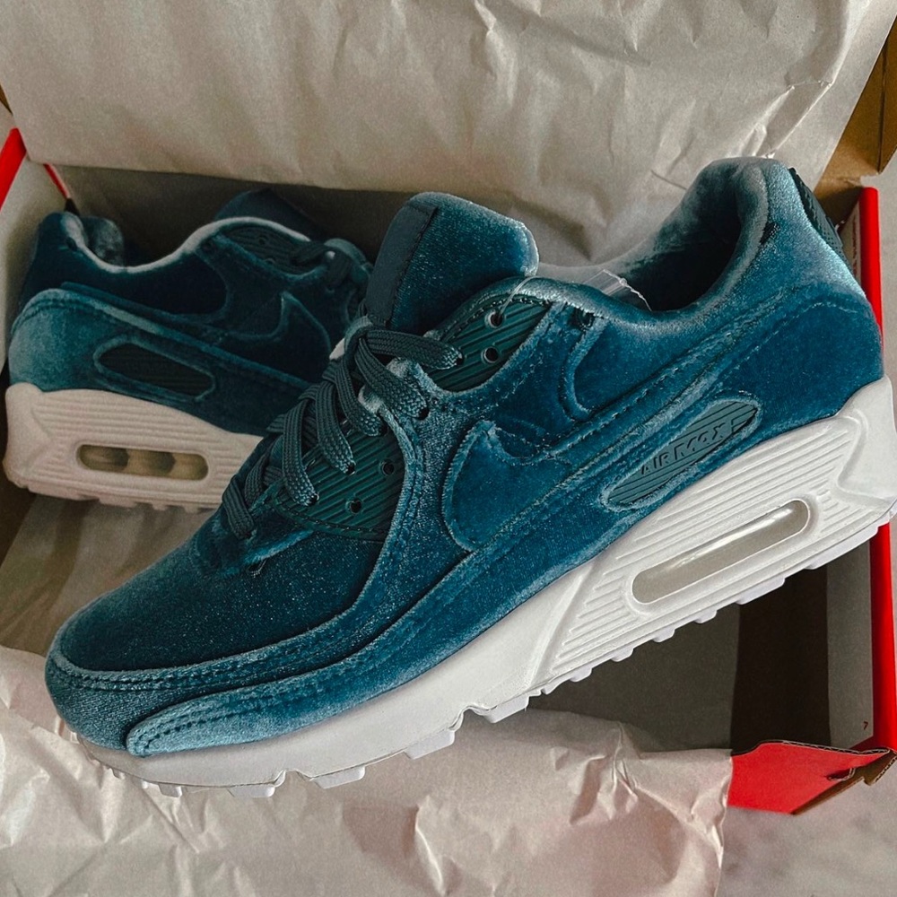 Nike Air Max 90 Blue Velvet Sneakers